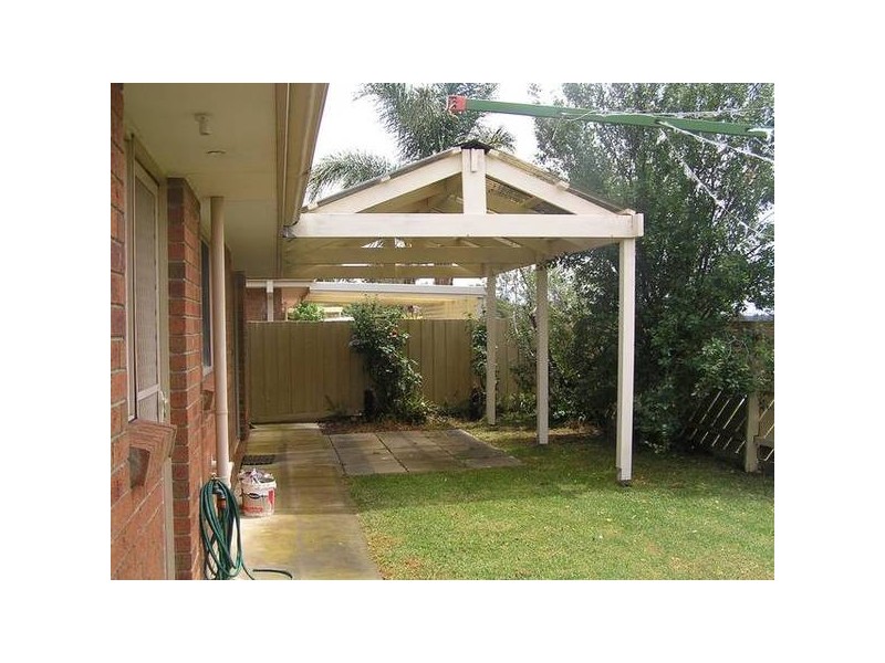 2/25 Parkview Close, Dandenong VIC 3175