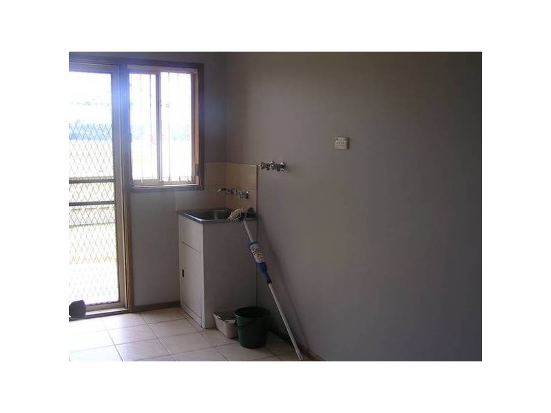 2/25 Parkview Close, Dandenong VIC 3175