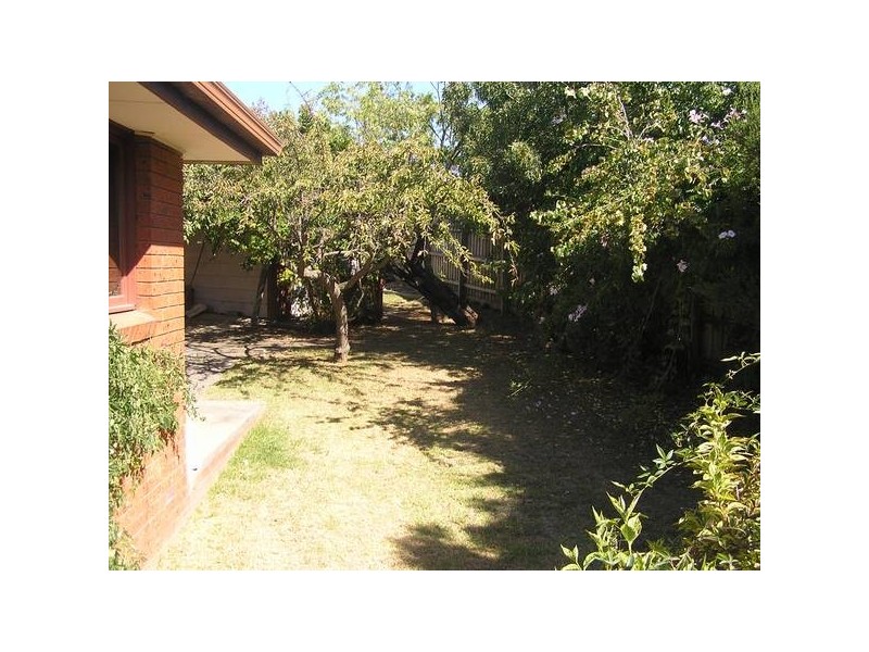 14 Stradbroke Court, Noble Park North VIC 3174