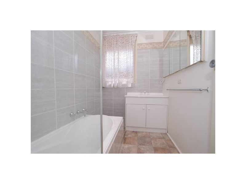 1&2/1 Coomoora Road, Springvale South VIC 3172