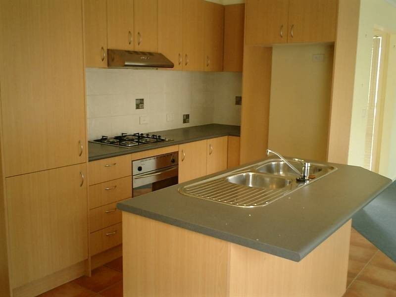 2/16 Mantung Crescent, Rowville VIC 3178