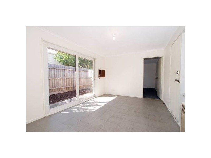 2/1 Coomoora Road, Springvale South VIC 3172