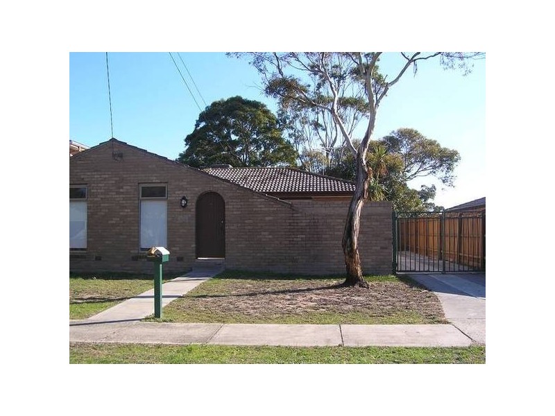 8 Beach Crt, Keysborough VIC 3173