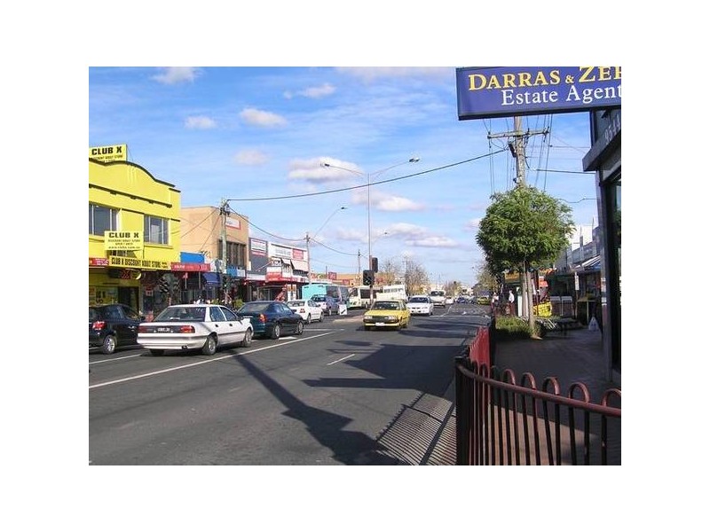 27 Thomas St, Clayton VIC 3168
