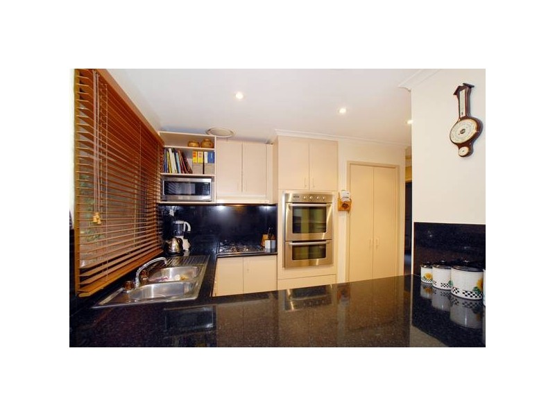 37 Sunnyvale Cres, Keysborough VIC 3173