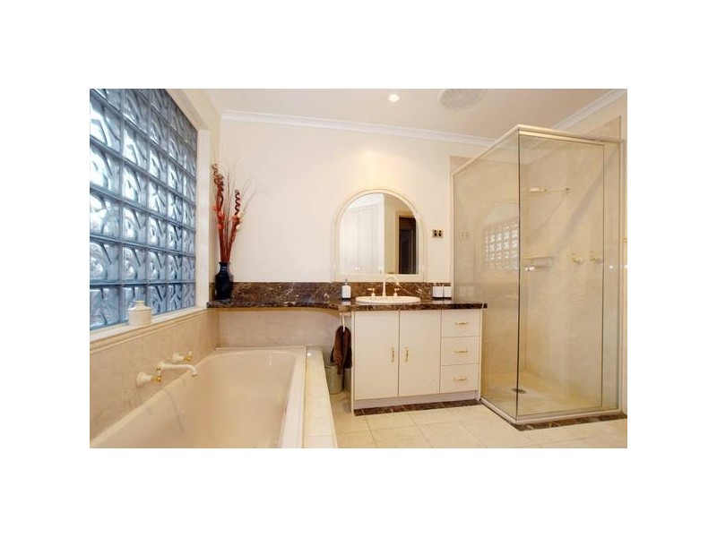 37 Sunnyvale Cres, Keysborough VIC 3173