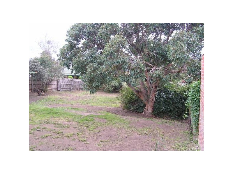 21 Camellia Ave, Noble Park North VIC 3174