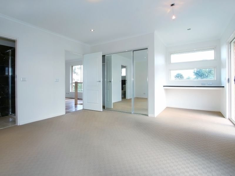 1/8 Cypress Crt, Noble Park VIC 3174