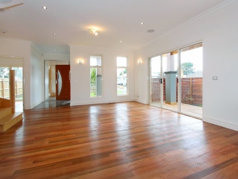 1/8 Cypress Crt, Noble Park VIC 3174