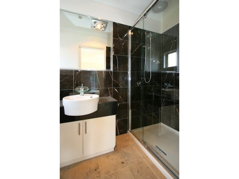 1/8 Cypress Crt, Noble Park VIC 3174