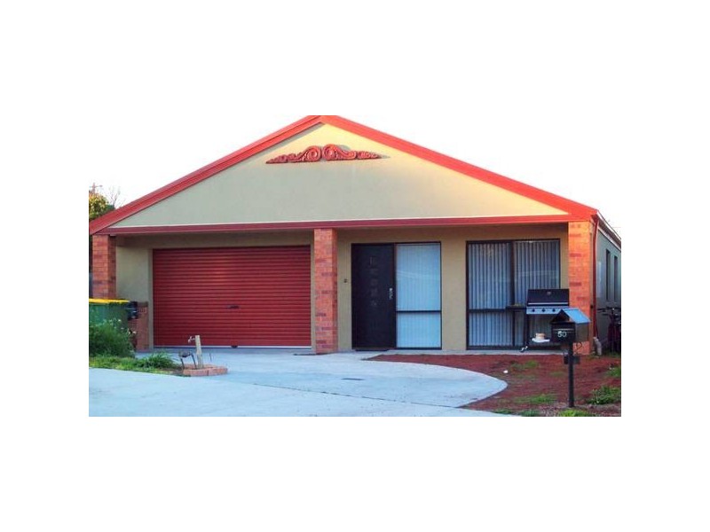 50 Wakenshaw Cres, Pakenham VIC 3810