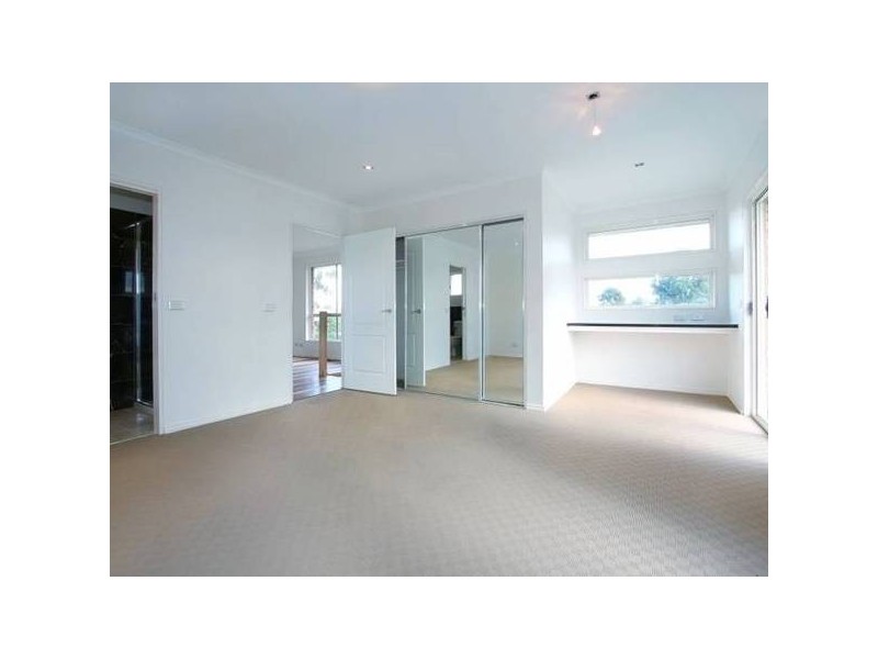 1/8 Cypress Crt, Noble Park VIC 3174