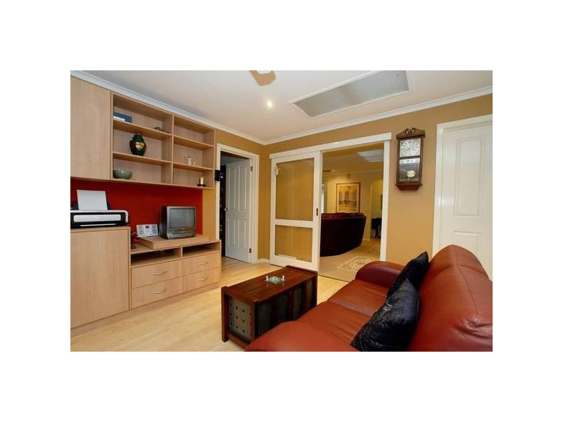 40 Jarvis Cres, Dandenong North VIC 3175