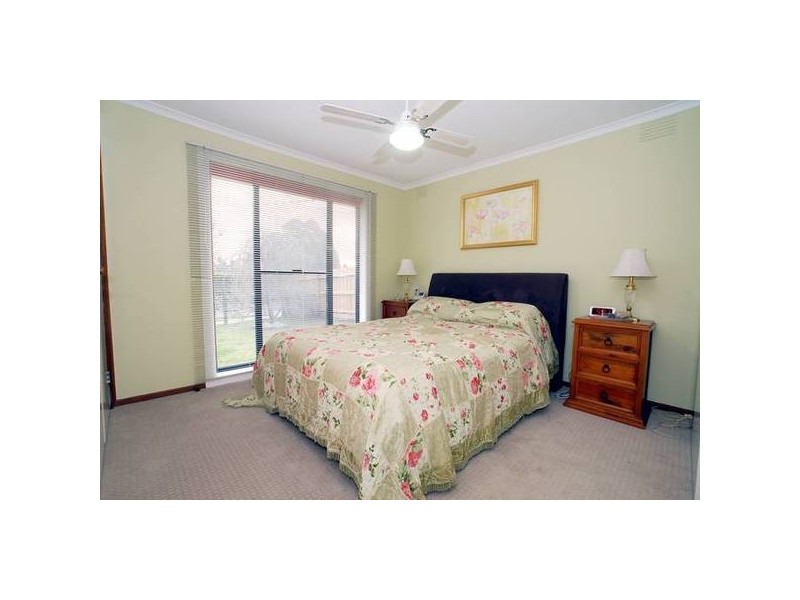 40 Jarvis Cres, Dandenong North VIC 3175