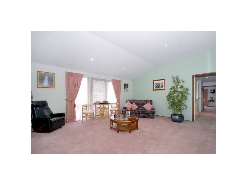 1 Rivergum Place, Keysborough VIC 3173