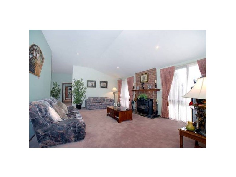 1 Rivergum Place, Keysborough VIC 3173