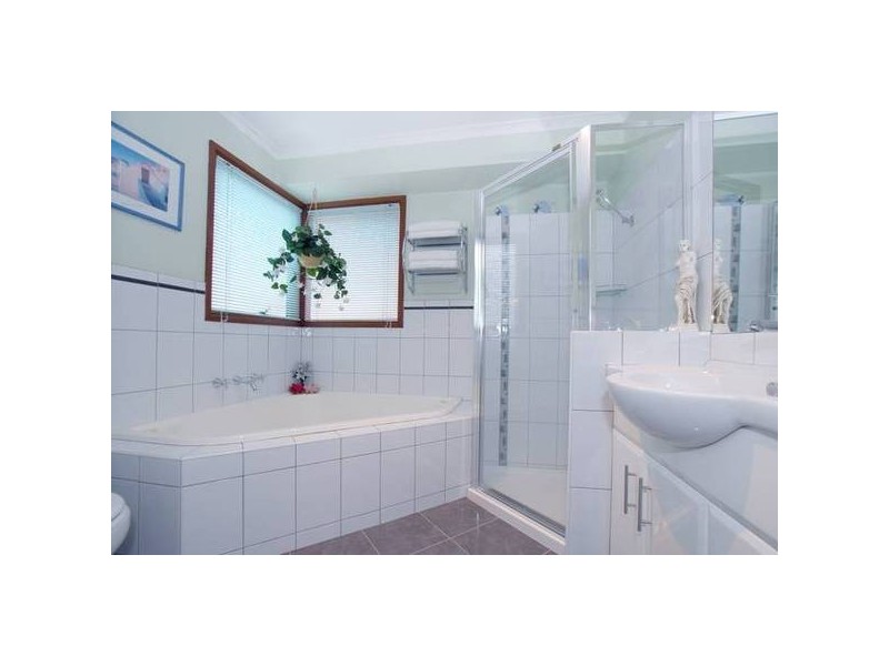 1 Rivergum Place, Keysborough VIC 3173