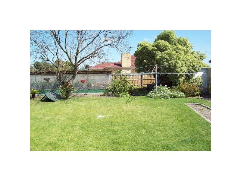 68 Leonard Ave, Noble Park VIC 3174