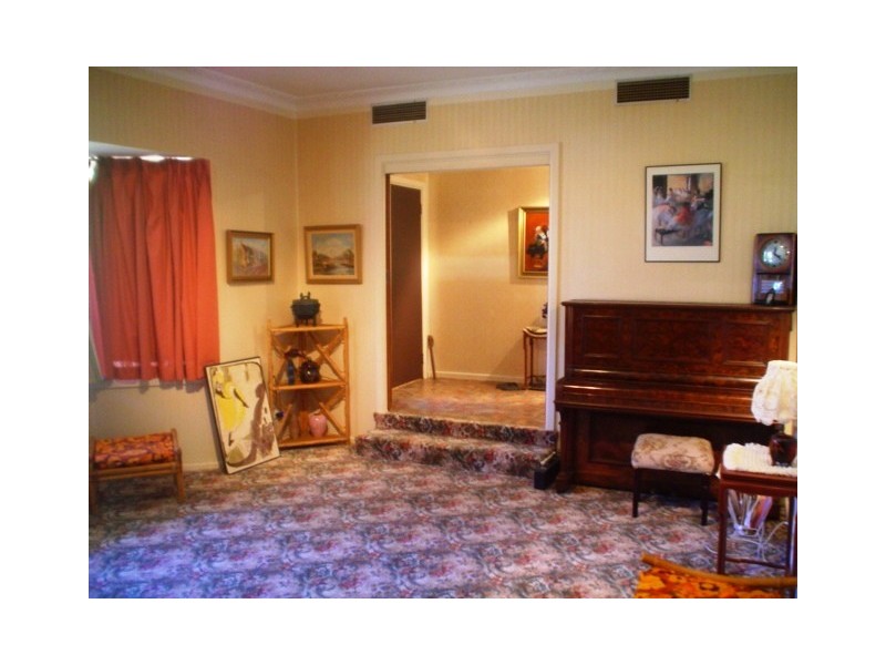 34 LOVETT AVENUE, Dubbo NSW 2830