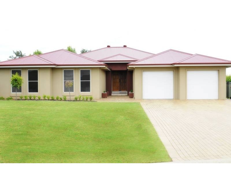 30 LAKESIDE CIRCUIT, Dubbo NSW 2830