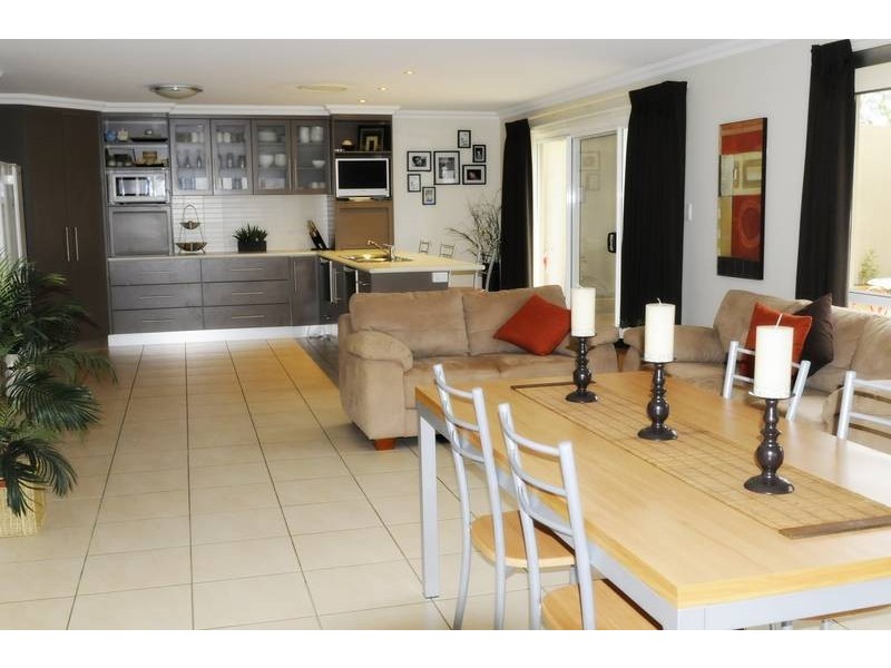 30 LAKESIDE CIRCUIT, Dubbo NSW 2830