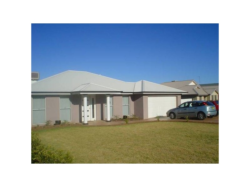 6 Robina Crescent, Dubbo NSW 2830