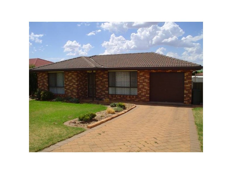 8 Jack William Drive, Dubbo NSW 2830
