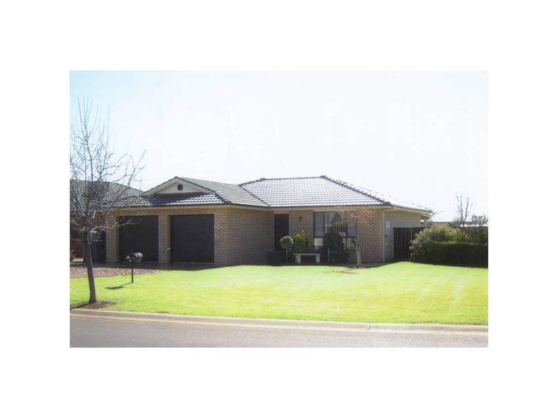 24 Castlereagh Avenue, Dubbo NSW 2830