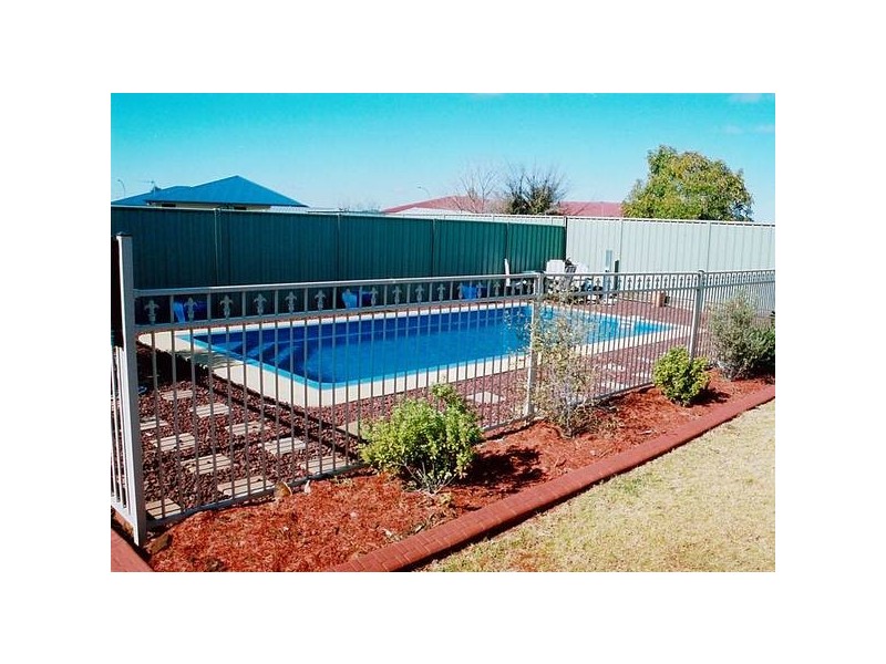 16 Hawkesbury Place, Dubbo NSW 2830