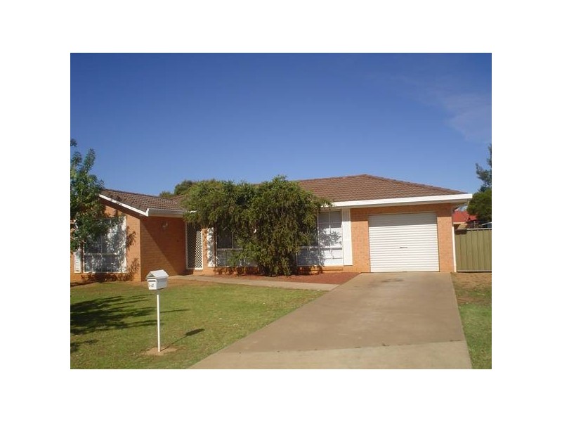 12 Crick Street, Dubbo NSW 2830