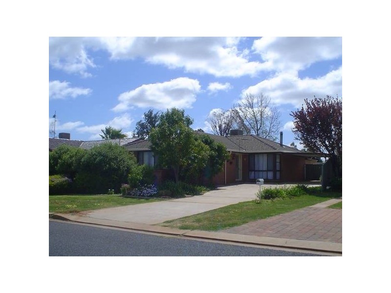 32 Sturt Circle, Dubbo NSW 2830