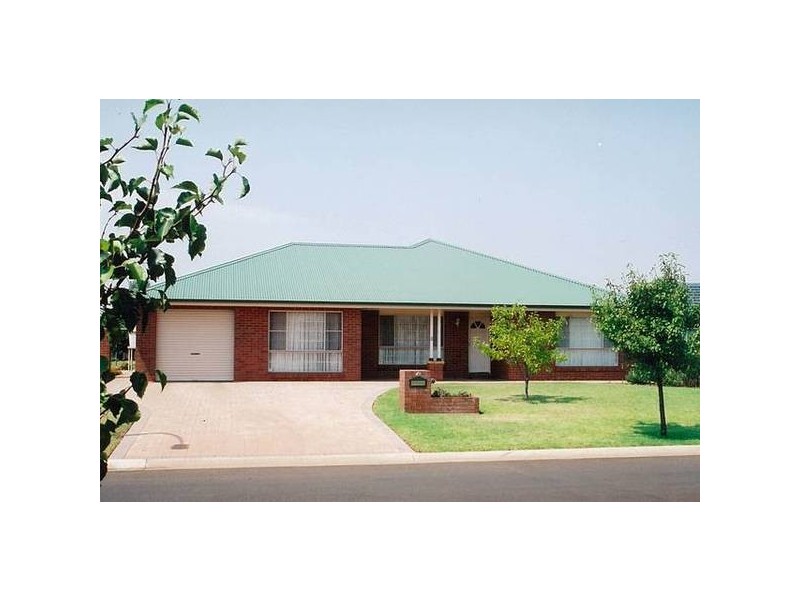2 Peel Place, Dubbo NSW 2830