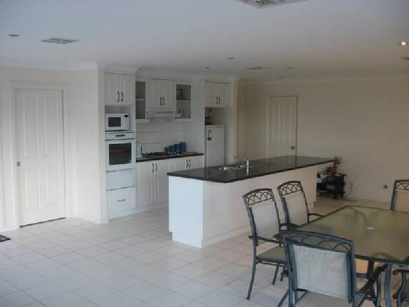 Robina Crescent, Dubbo NSW 2830