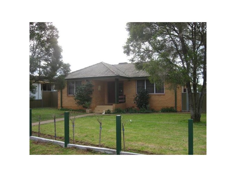 Lovett Avenue, Dubbo NSW 2830