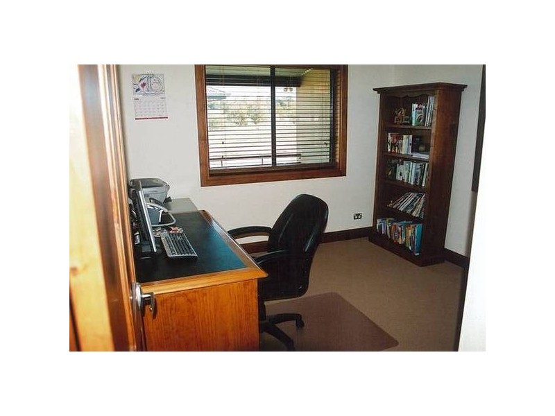 Debeaufort Drive, Dubbo NSW 2830