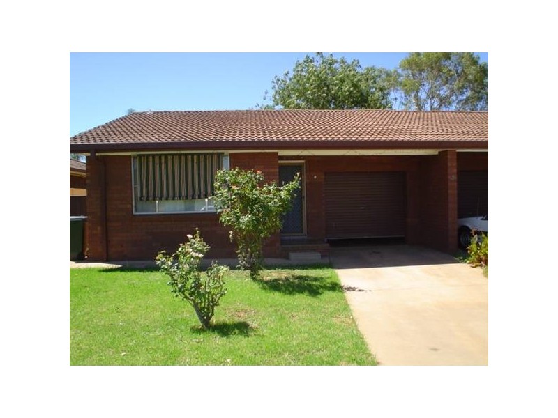 1/3 Lansdowne Drive, Dubbo NSW 2830