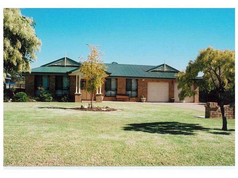 11 Lincoln Parkway, Dubbo NSW 2830