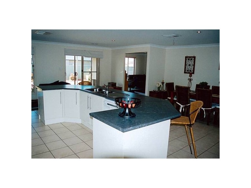 16 Hawkesbury Place, Dubbo NSW 2830