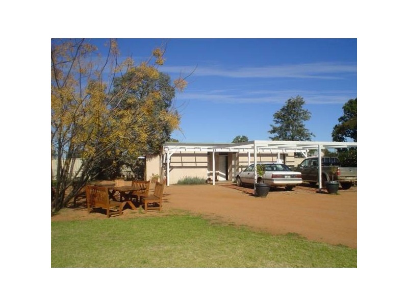40 Manildra Street, Narromine NSW 2821