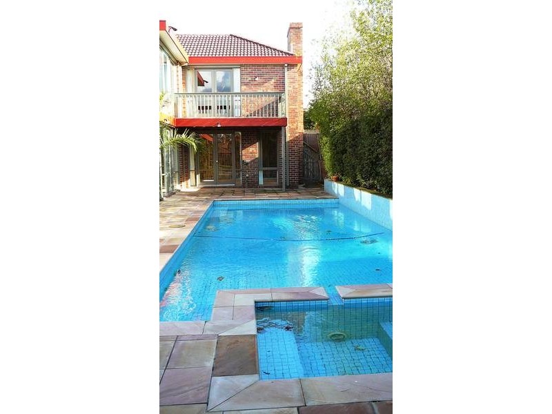 16 Tollington Avenue, Malvern East VIC 3145