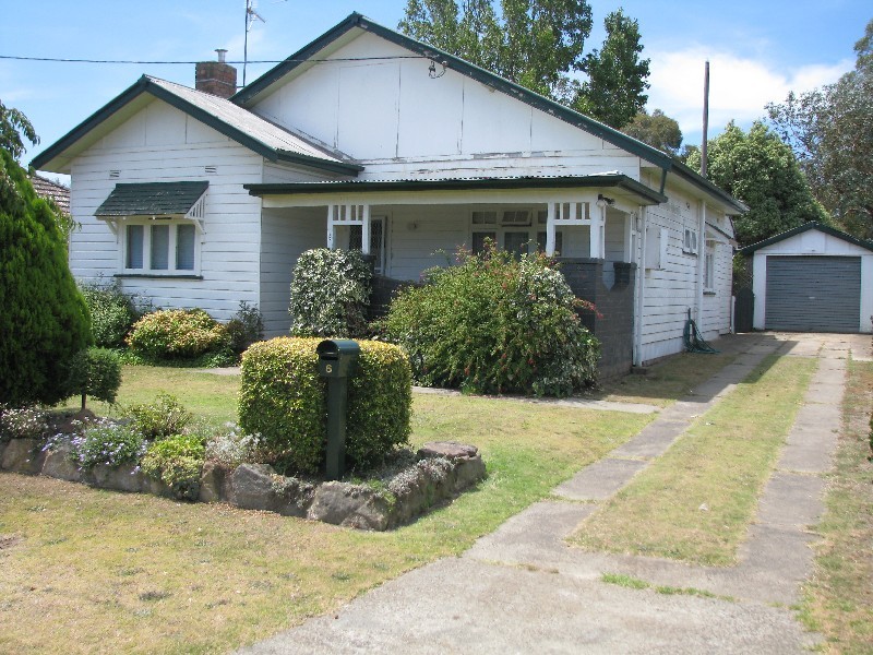 6 Yarrawa Street, Moss Vale NSW 2577