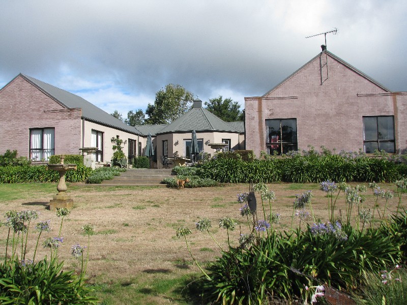 136 Caalong, Robertson NSW 2577