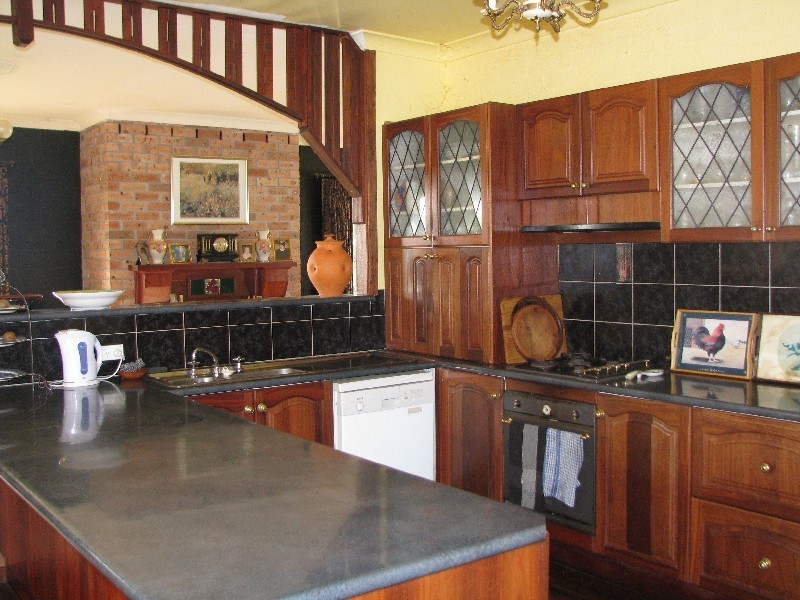 136 Caalong, Robertson NSW 2577