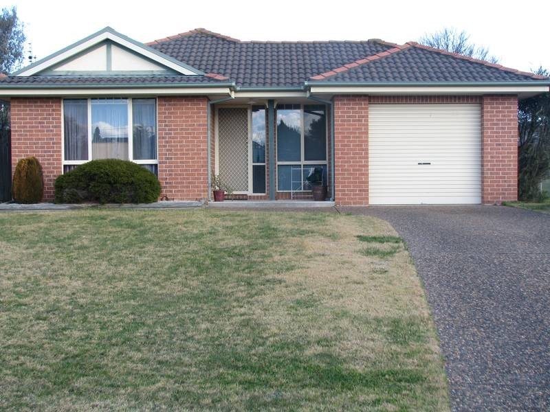 11 Simon Place, Moss Vale NSW 2577