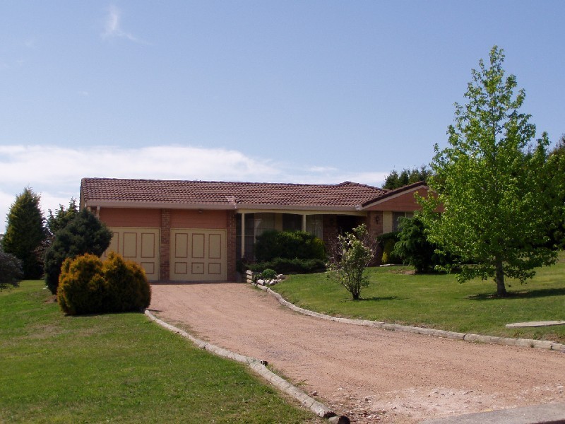 15 Watkins Drive, Moss Vale NSW 2577