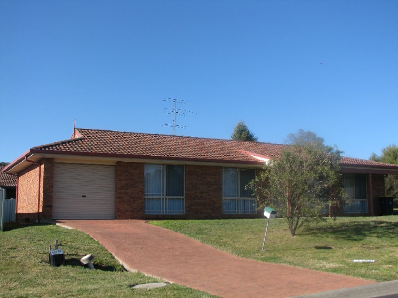 14 Simon Place, Moss Vale NSW 2577