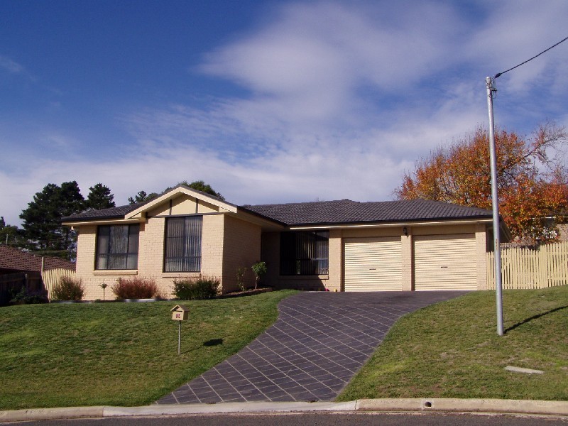16 Lisa Court, Moss Vale NSW 2577