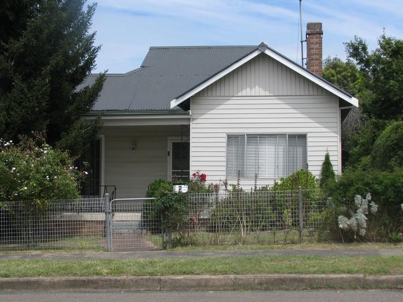 8 Garrett Street, Moss Vale NSW 2577