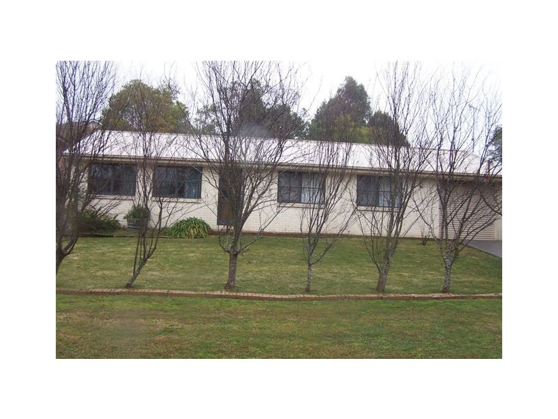 33 Watson Road, Moss Vale NSW 2577