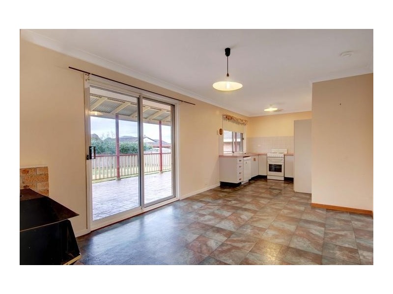 9 Paul Crescent, Moss Vale NSW 2577